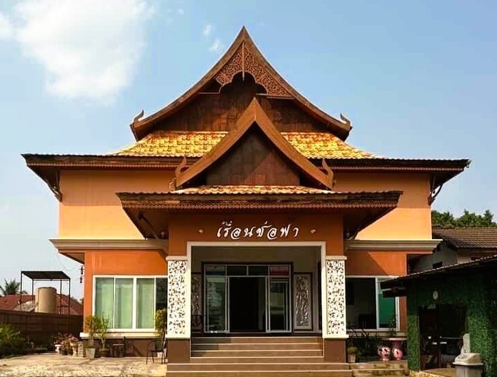 Modernes Zimmer mit Klimaanlage